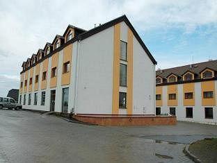 Hotel Chotol Horoměřice Zewnętrze zdjęcie