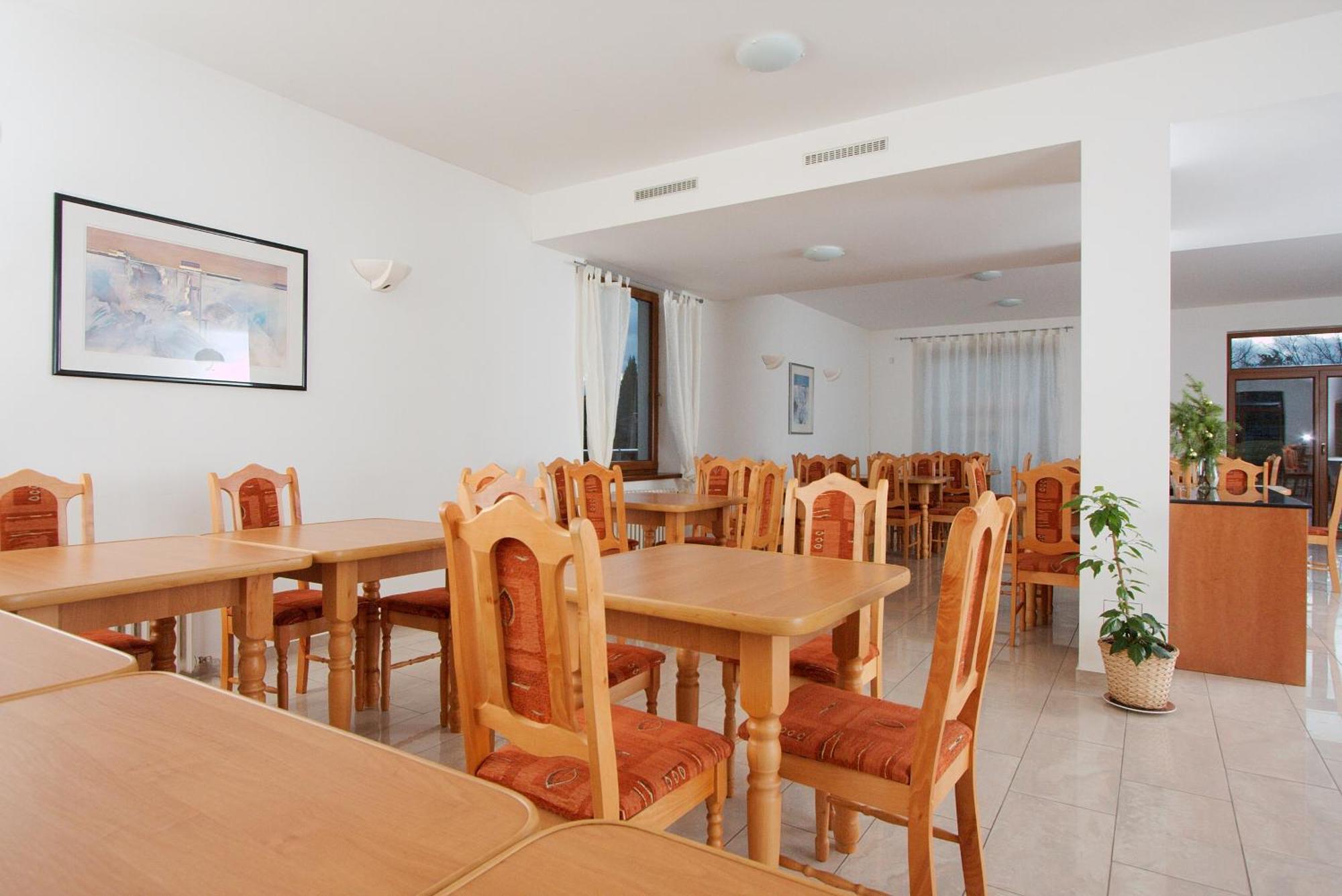 Hotel Chotol Horoměřice Zewnętrze zdjęcie