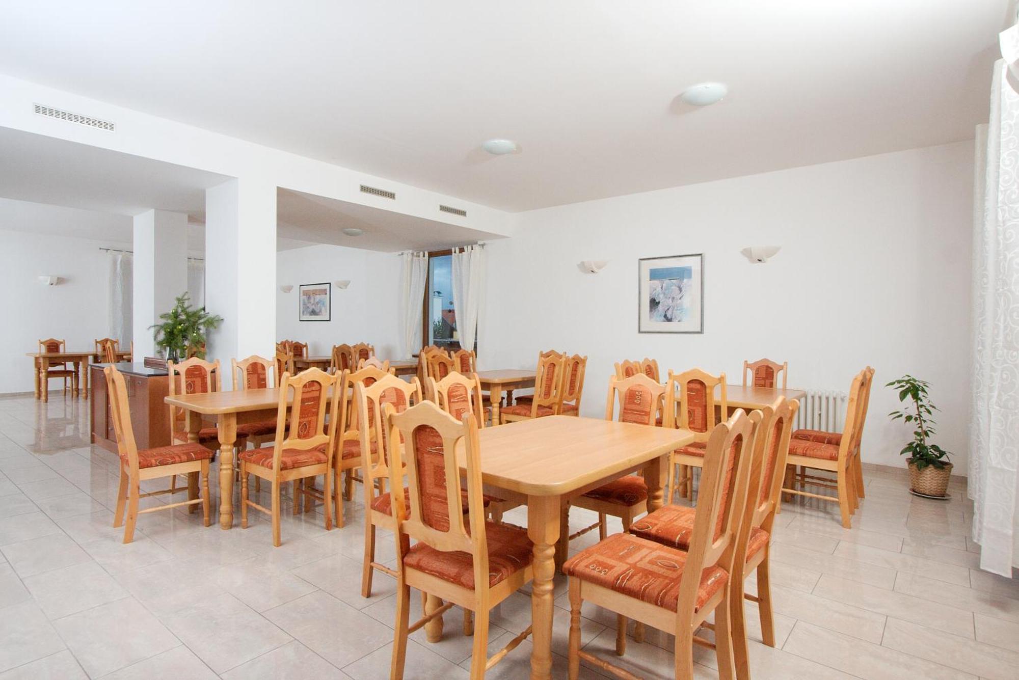 Hotel Chotol Horoměřice Zewnętrze zdjęcie