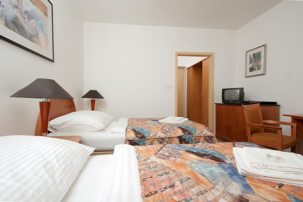 Hotel Chotol Horoměřice Pokój zdjęcie