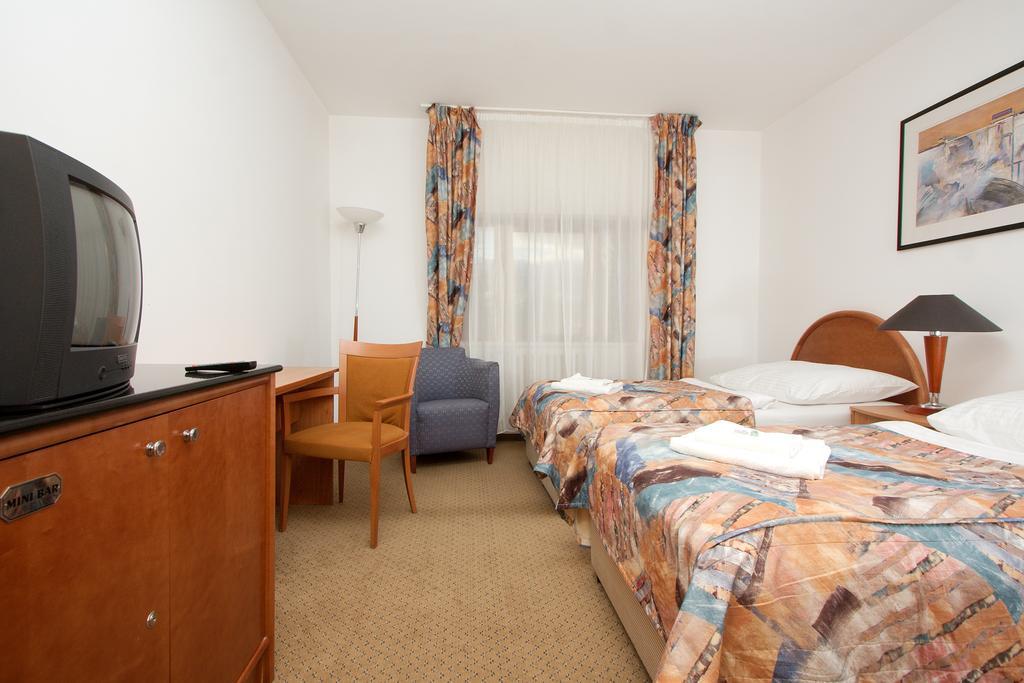 Hotel Chotol Horoměřice Pokój zdjęcie